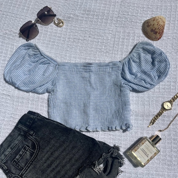 Baby blue striped crop top short sleeve
Tube top style size small - Picture 1 of 6